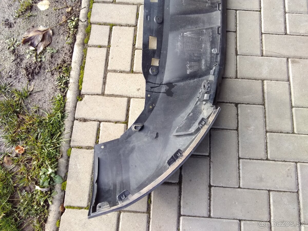 Predám spoiler pod predný nárazník Seat Ateca - 3