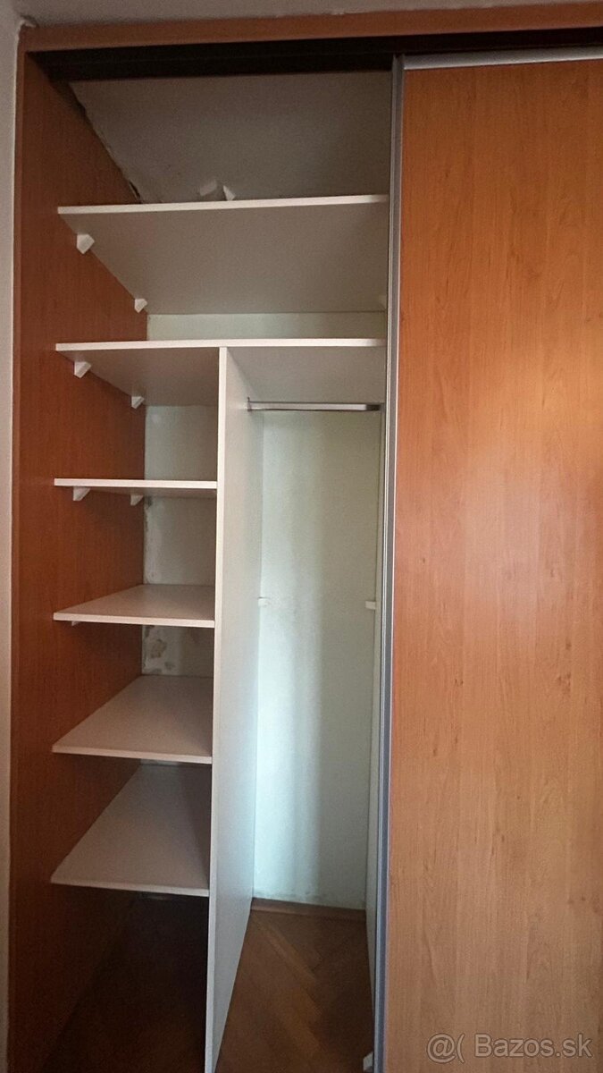 Predám vstavanú skriňu. - 3