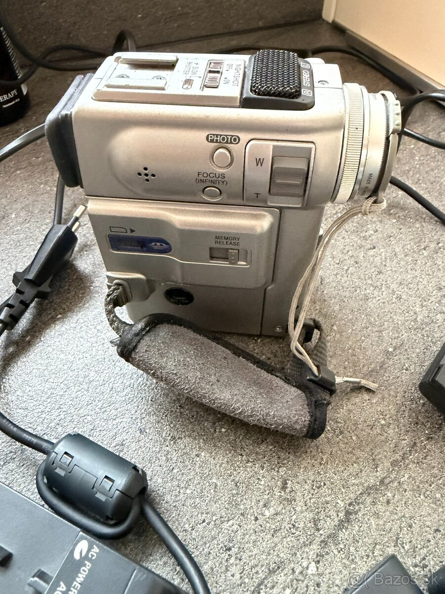 Sony Handycam DCR PC3E - 3