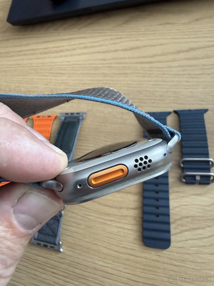 Apple Watch 9 Ultra - 3