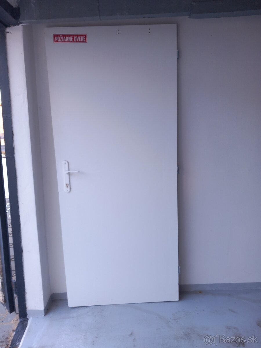 Protipožiarne dvere 80/197-pravé, požiarny uzáver - 3