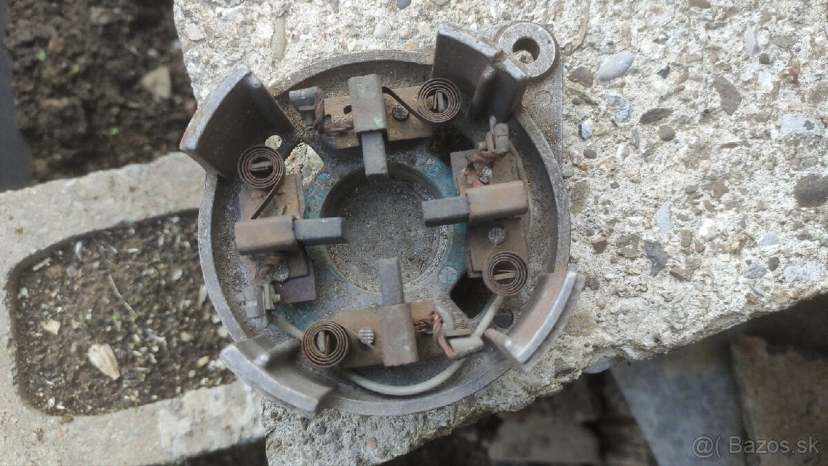 Držiak uhlikov dynama - 3