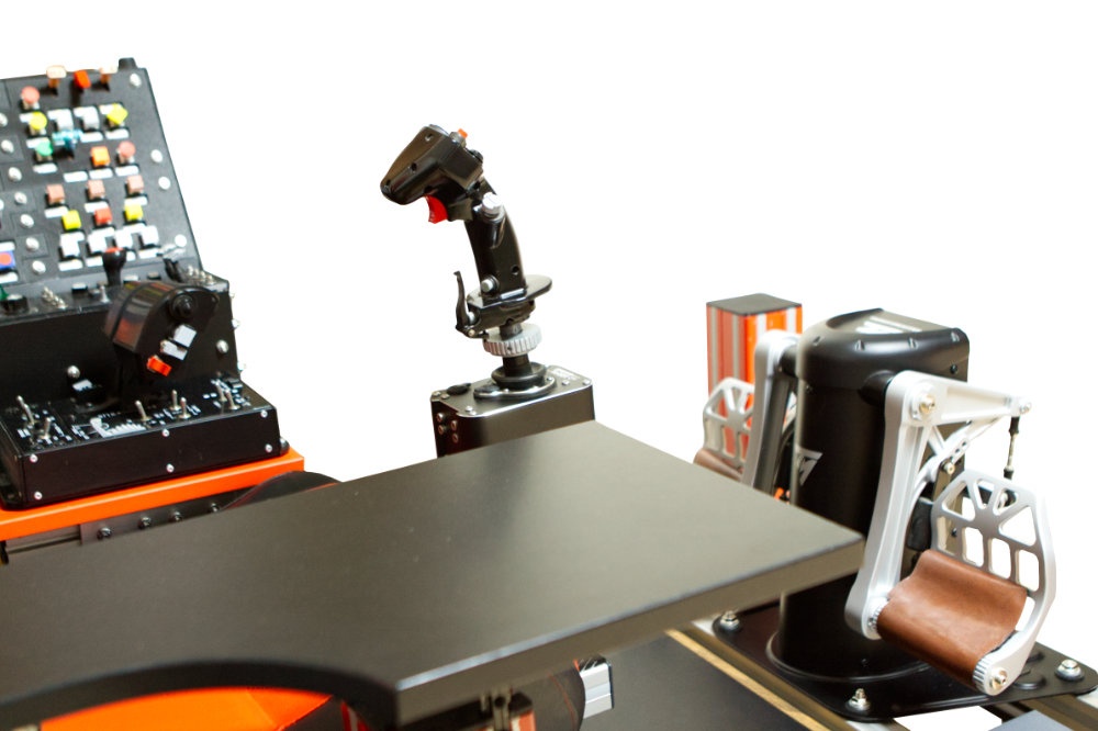 Predám herné kreslo so stolom a príslušenstvom - 3