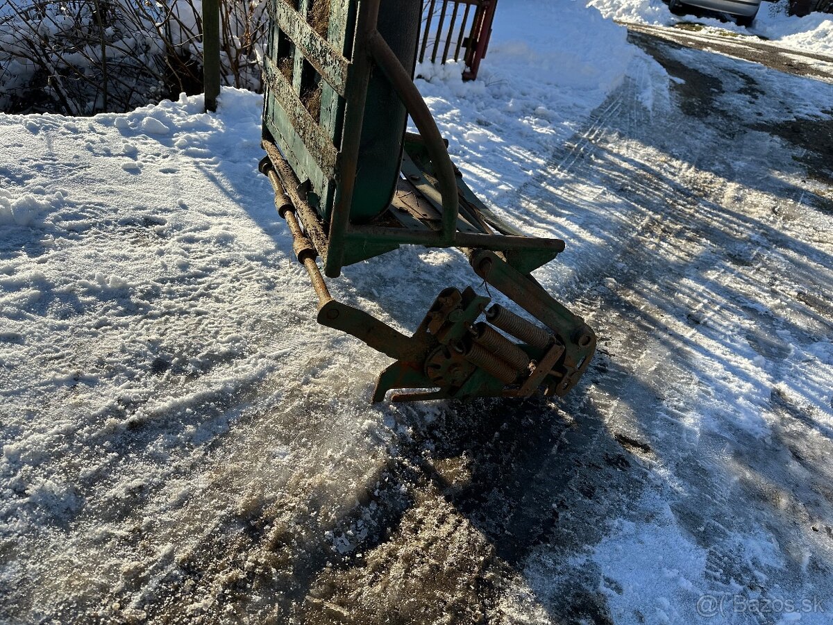 Sedačka zetor 25 A - 3