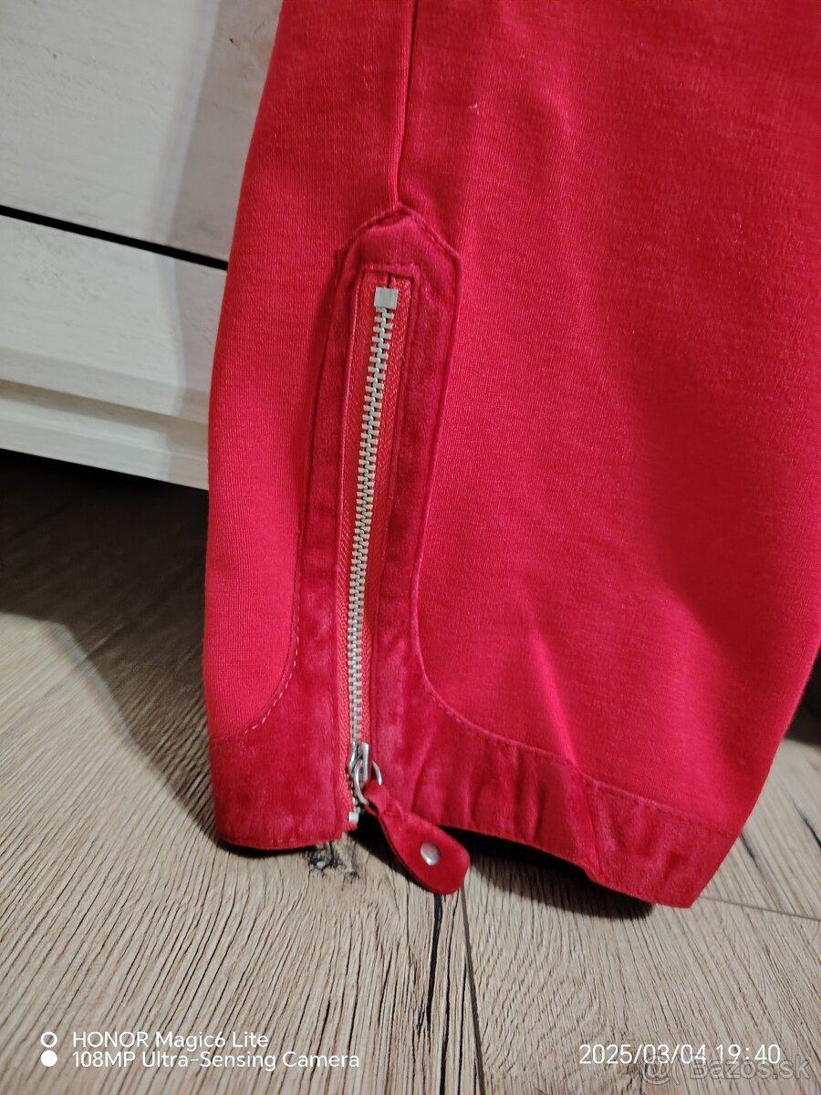 červené nohavice - 3