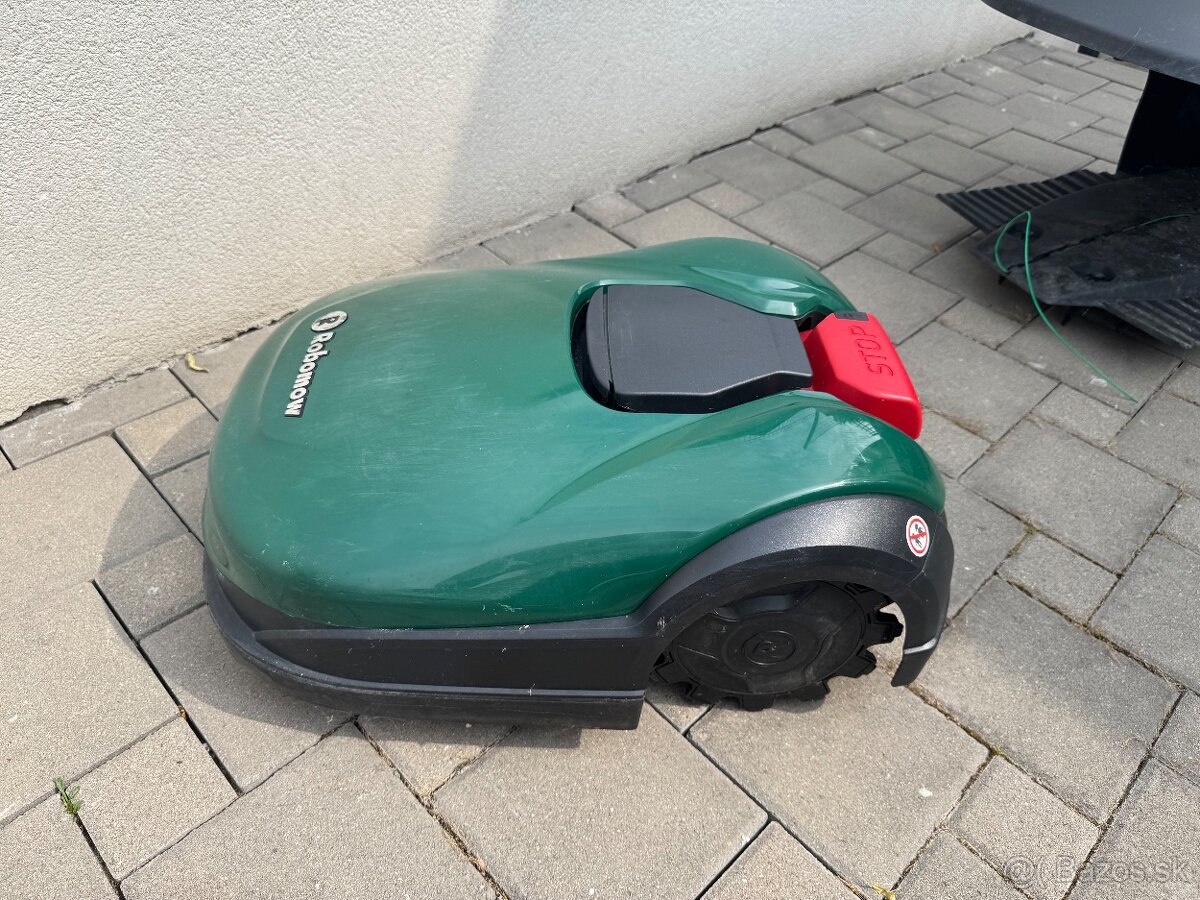 ROBOMOW RK1000 PRO + domček pre robotickú kosačku - 3
