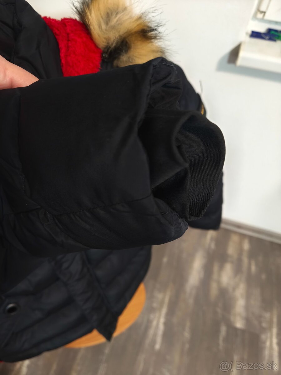 Zimná čierna chlapčenská vetrovka s červeným vnútrom - 3