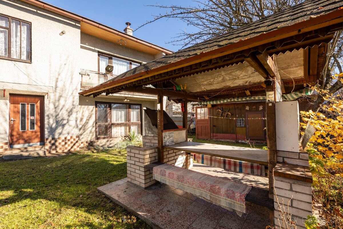 Rod. dom s mega miestnosťou (bar, krb, posedenie), Pohorelá - 3