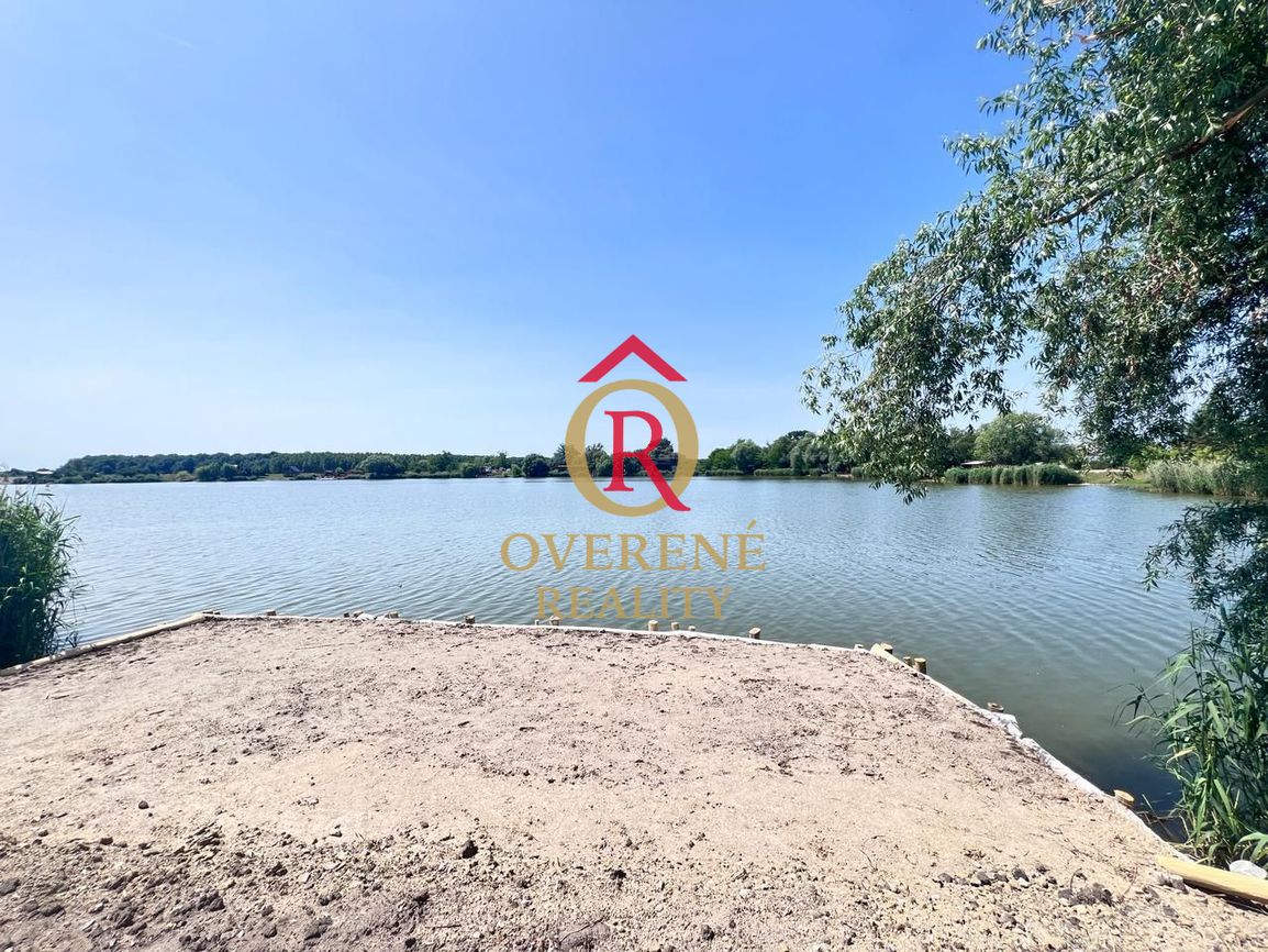 Ponúkame na predaj HOLODOM s výnimočným výhľadom na jazero v - 3