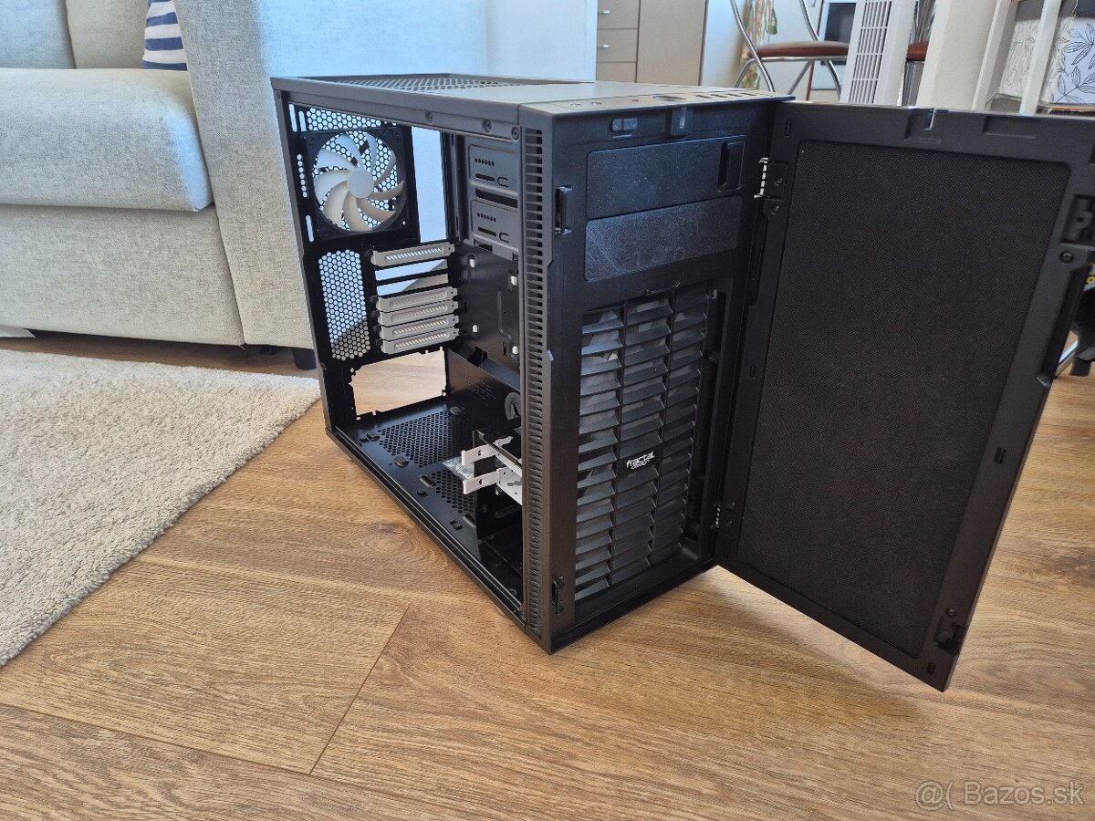 Predám PC skrinku Fractal Define R5 Titanium - 3