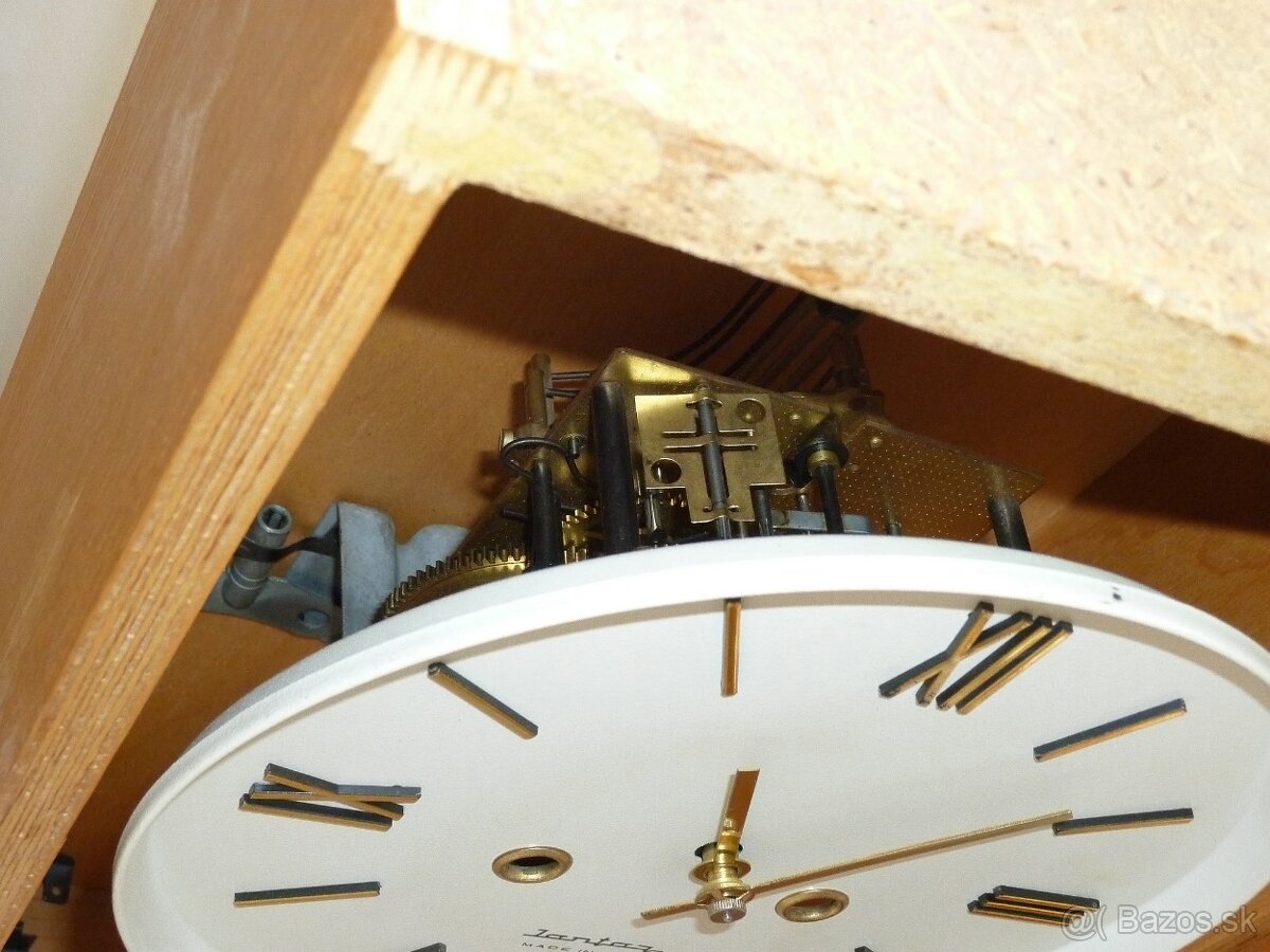 Predám nástenné hodiny Jantar, made in USSR, funkčné - 3