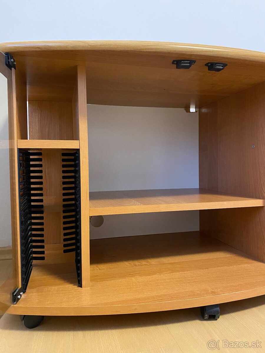 Stolík pod televízor s kolieskami - 3