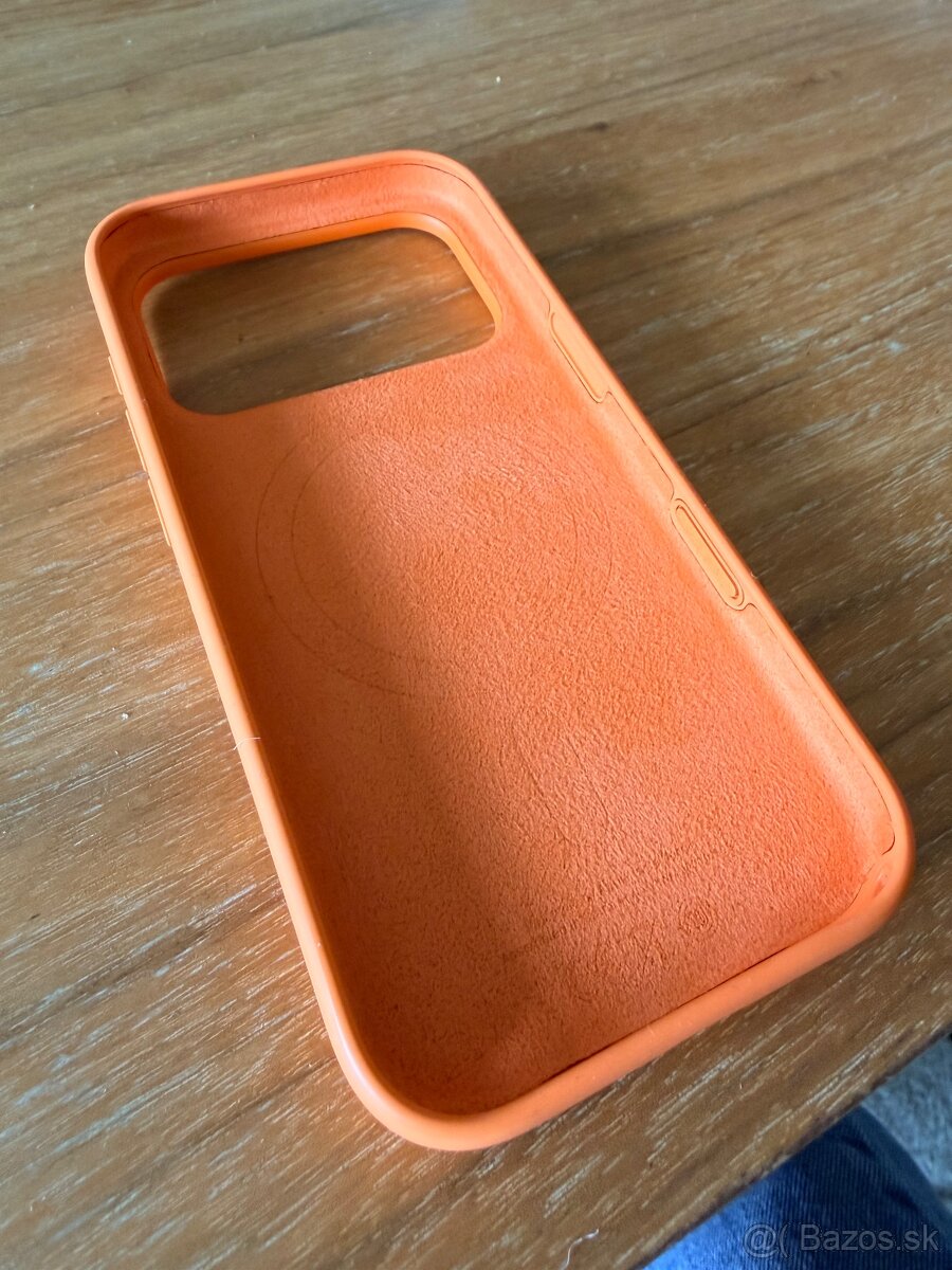 Apple Silikónový kryt s MagSafe na iPhone 17 Pro oranžový - 3