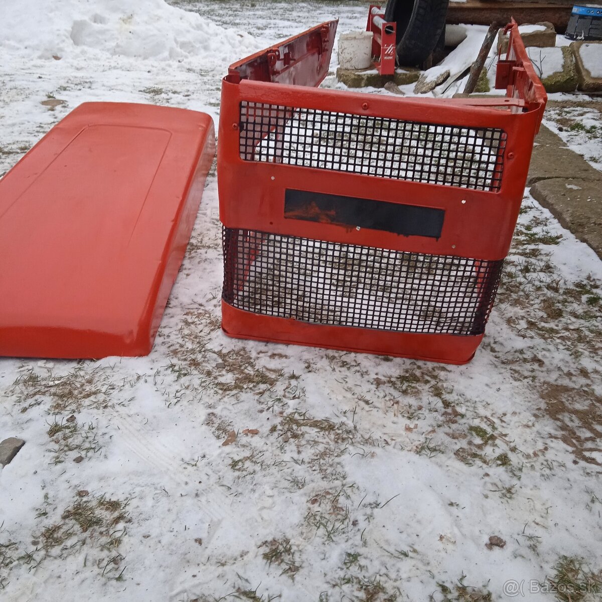 Predám hranatu kapotu na Zetor. - 3