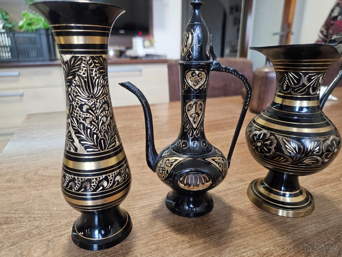 Orientalne dekoračné predmety z vitríny - 3
