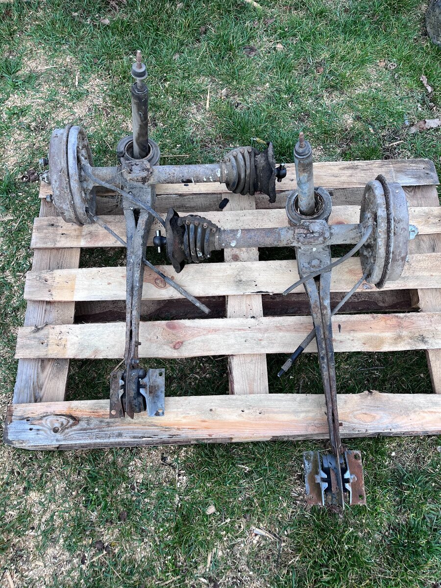 Motor a predvodovka škoda 100 - 3