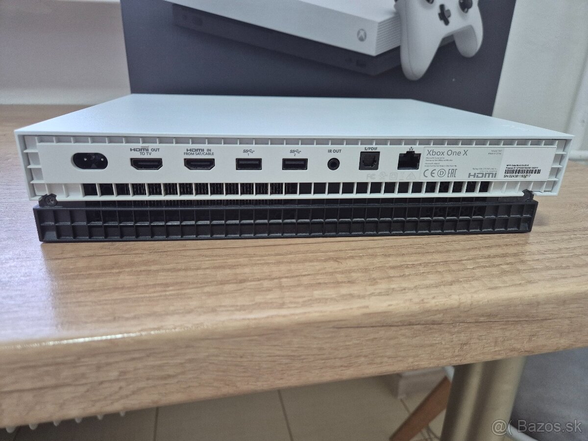 Xbox One X 1 TB - komplet balenie - 3