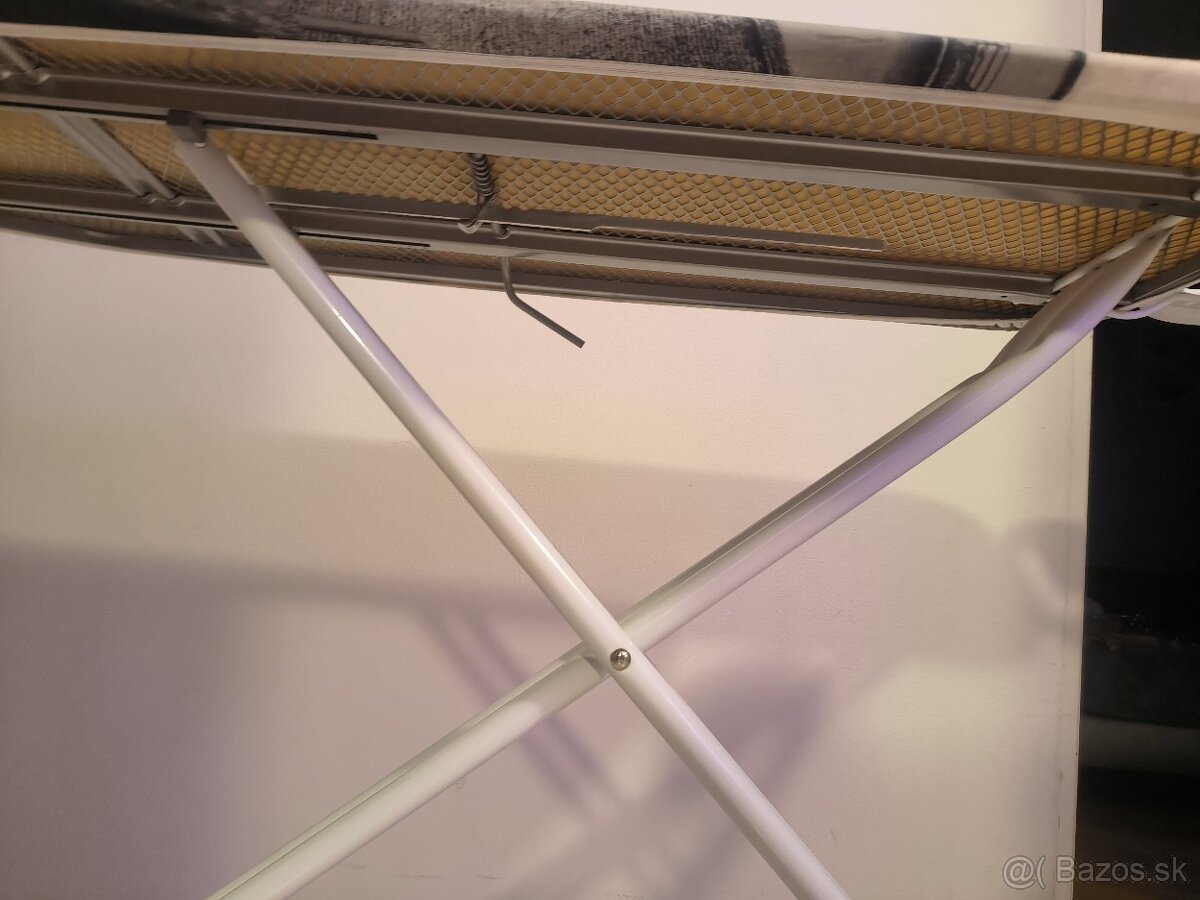 Žehliaca doska Brilanz Euro II so zásuvkou A11857 - 3