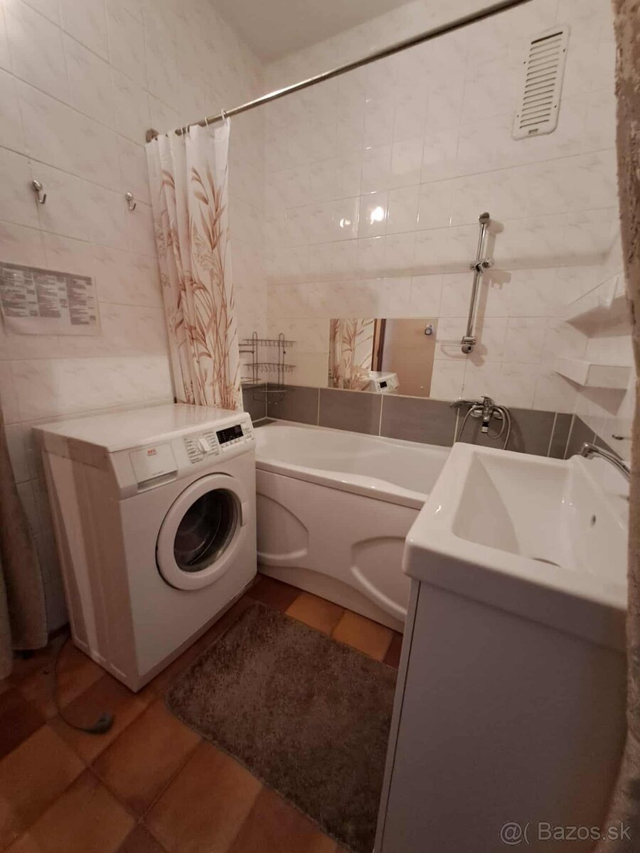 3izb. byt s balkónom, šatníkom a špajzou, Nové Zámky - 3