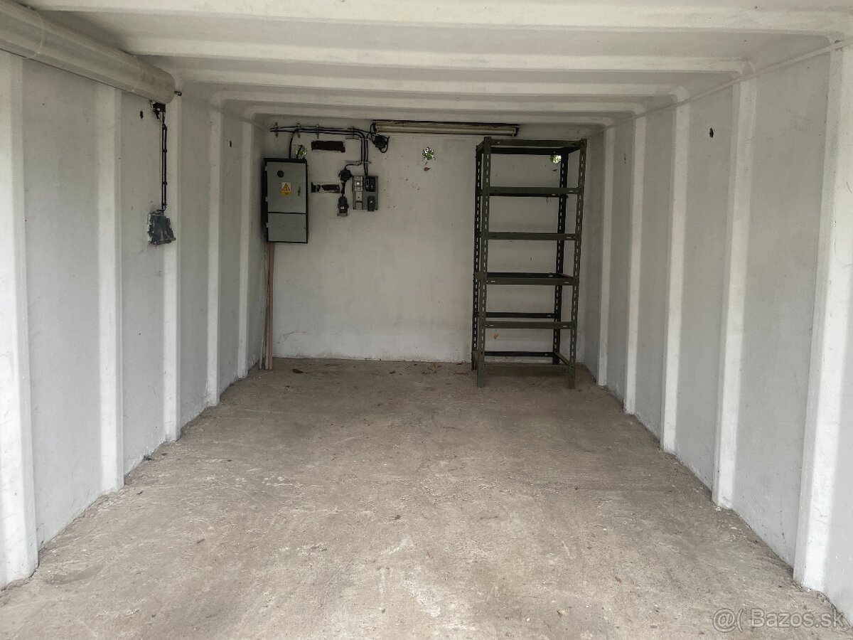 Predám garáž na Tučkovej ulici v Ružinove - prípojka 380V - 3