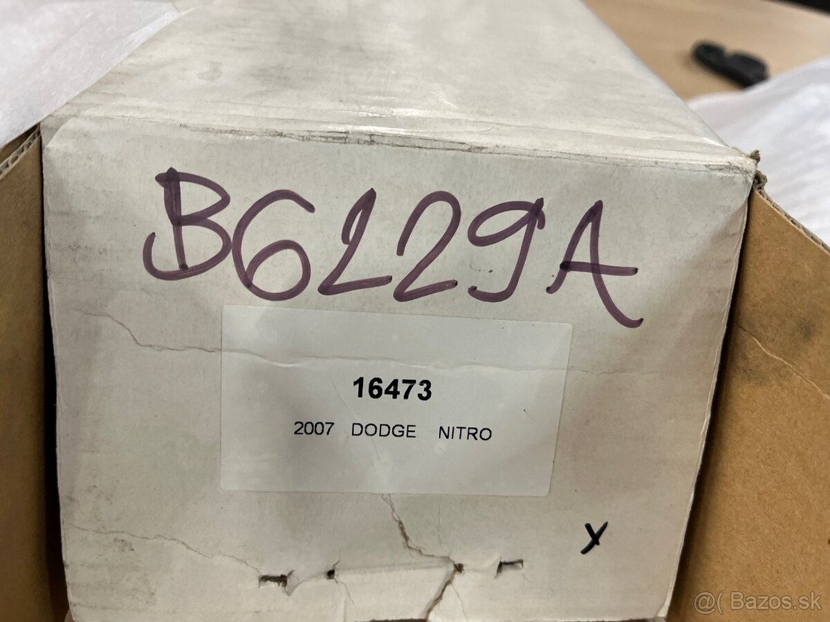 Mriezka masky Dodge Nitro - 3