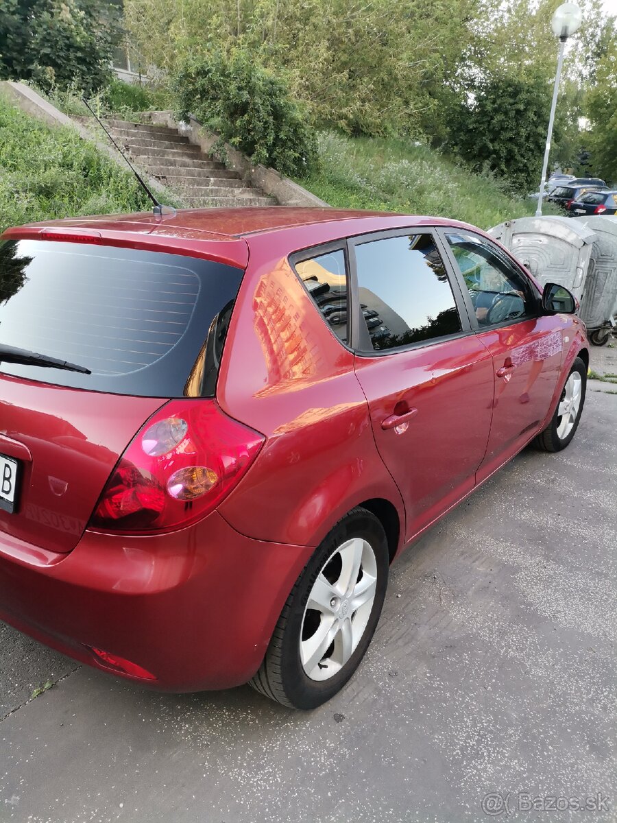 Kia ceed 1.6 16v 93 kW 125le r.v.: 2008 - 3