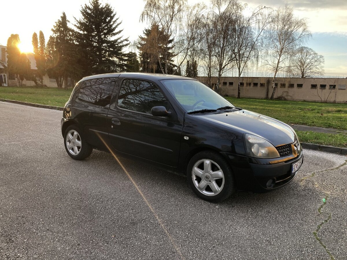 Renault Clio 1.6 16v 2002 Dynamique - 3