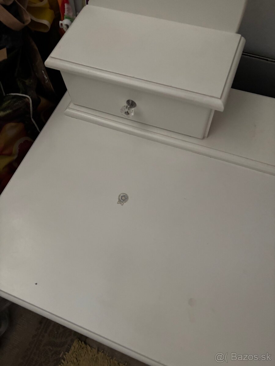 Kozmetický stôl - 3