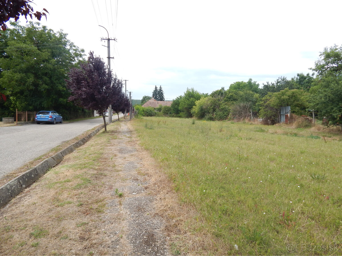 Na predaj stavebný pozemok 916 m 2 v Malých Kosihách, len 1 - 3