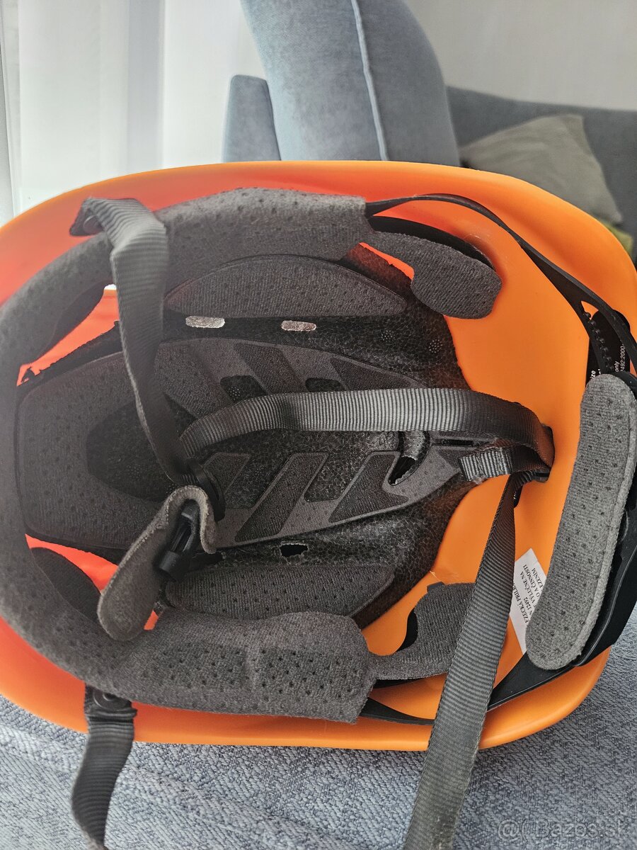 Predám lezeckú prilbu MAMMUT - 3