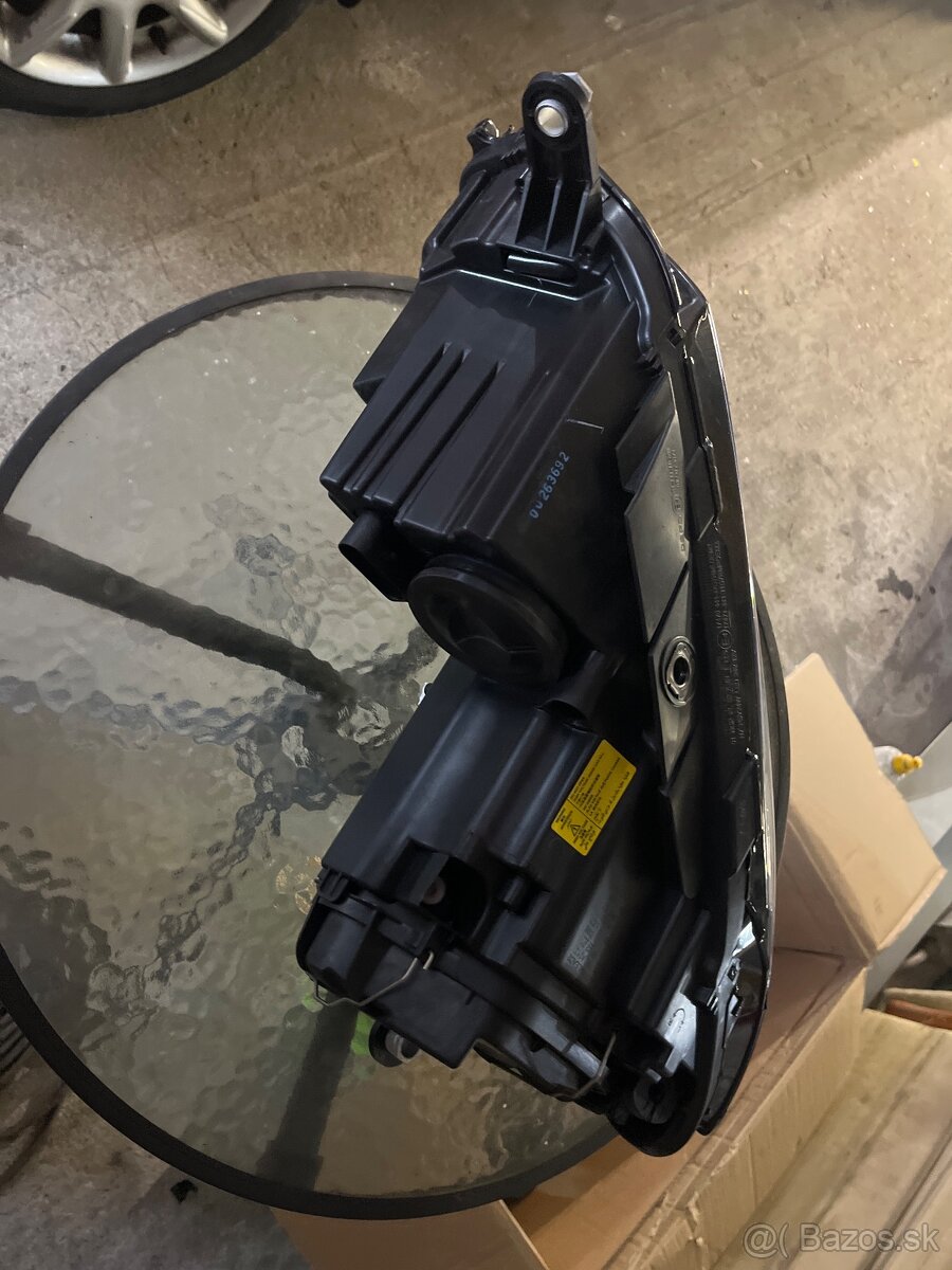 Predám práve svetlo na passat b7 čísto nove - 3