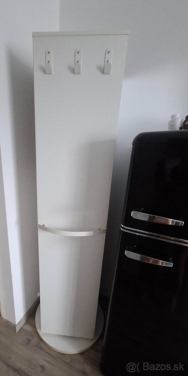 Skrinka do predsiene - 3