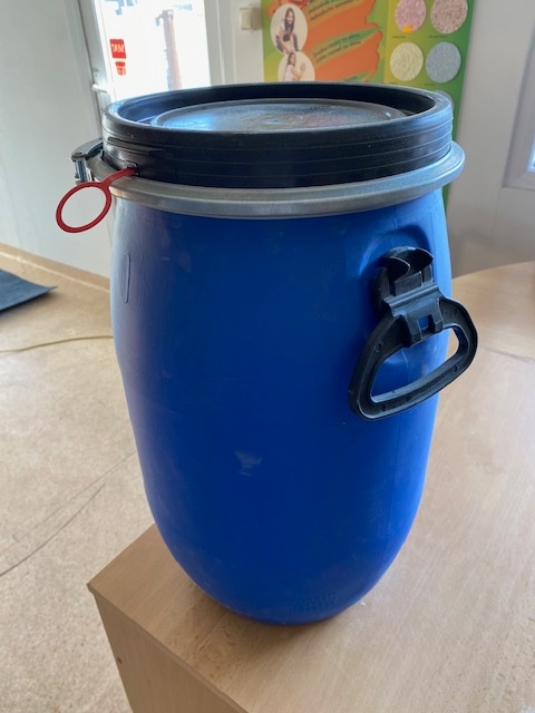 Predám plast. sudy 30 l - 3