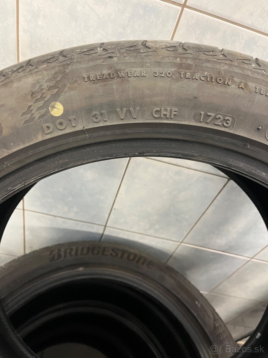 Predám 235/45R18 letné - 3