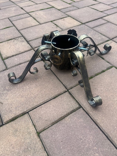 Predám kovaný stojan na vianočný stromček - 3