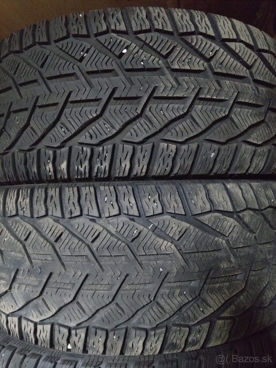 245/40 R18 - 3