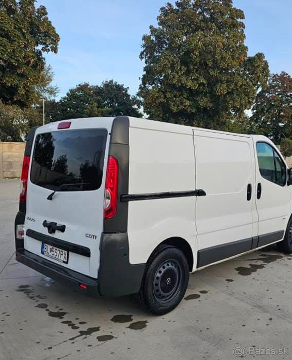 Predám Opel vivaro 2.0 cdti - 3