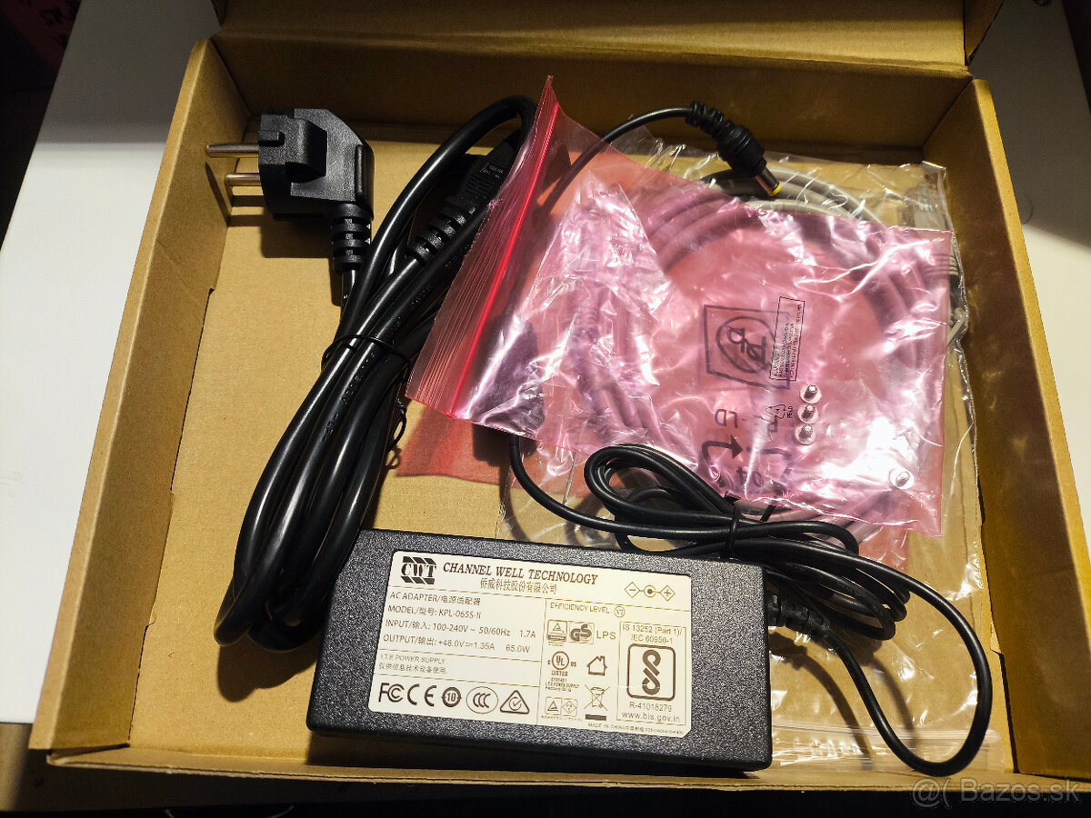 Hikvision DS-7604NI-K1/4P (B) - 3