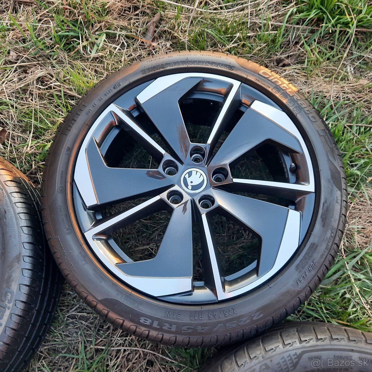 Comet Škoda zimní Octavia 4 VRS Superb Karoq R18 VW Audi - 3