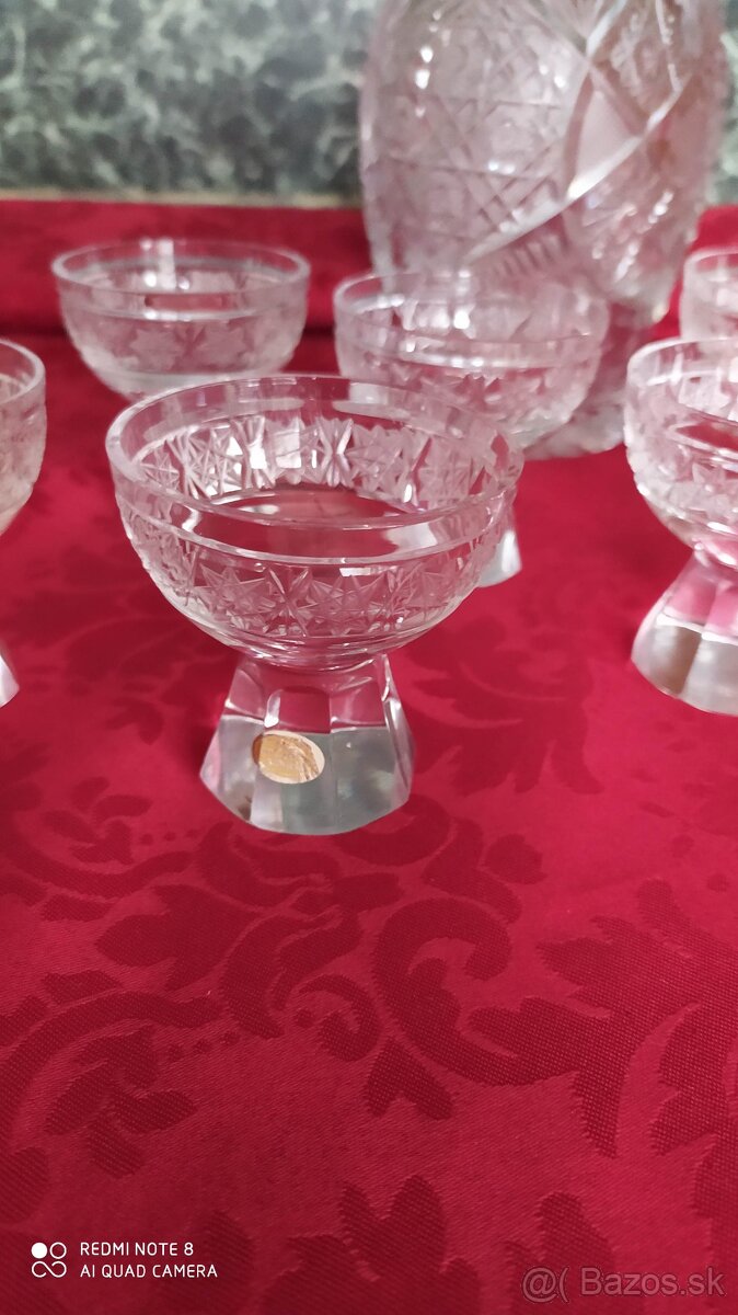 Karafa a poháre - 3