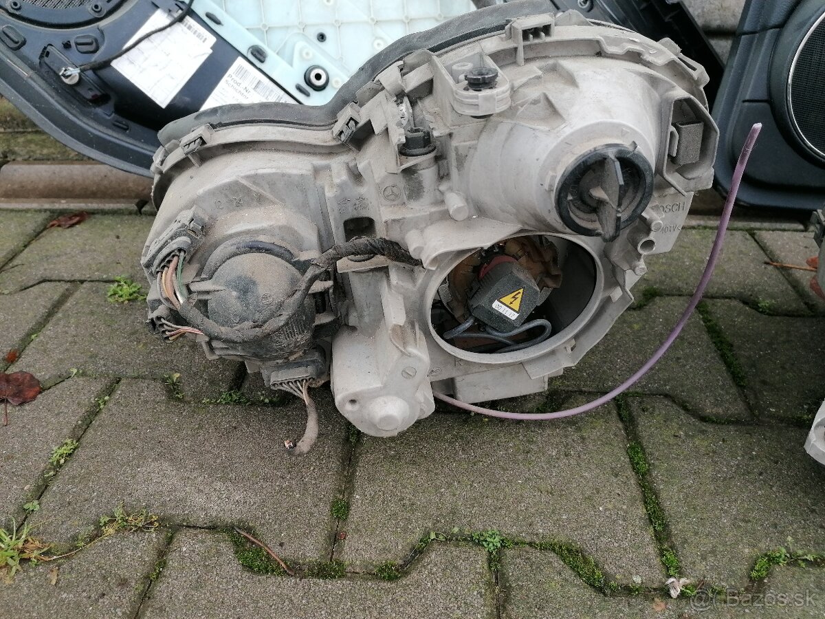 Predné svetlá Mercedes C W203 Cena 100.€ - 3