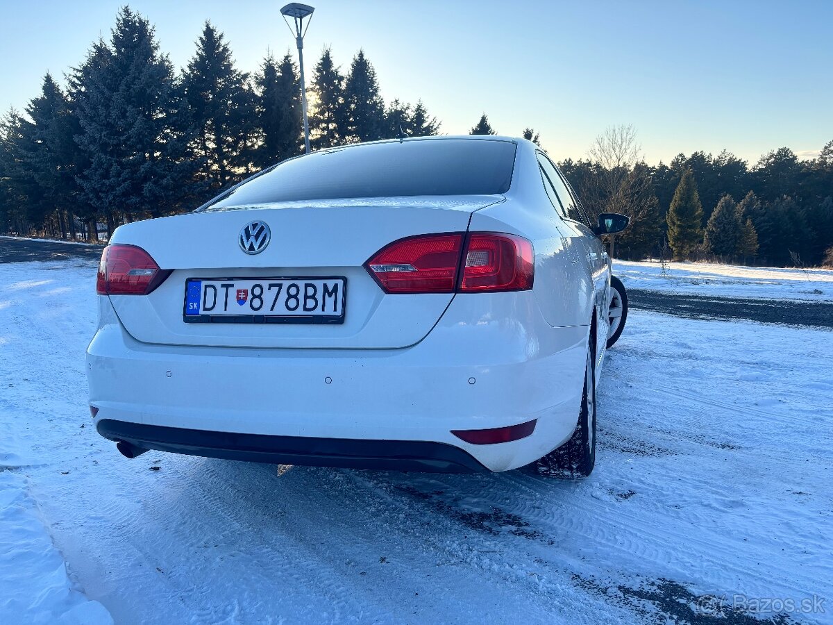 Volkswagen Jetta - 3