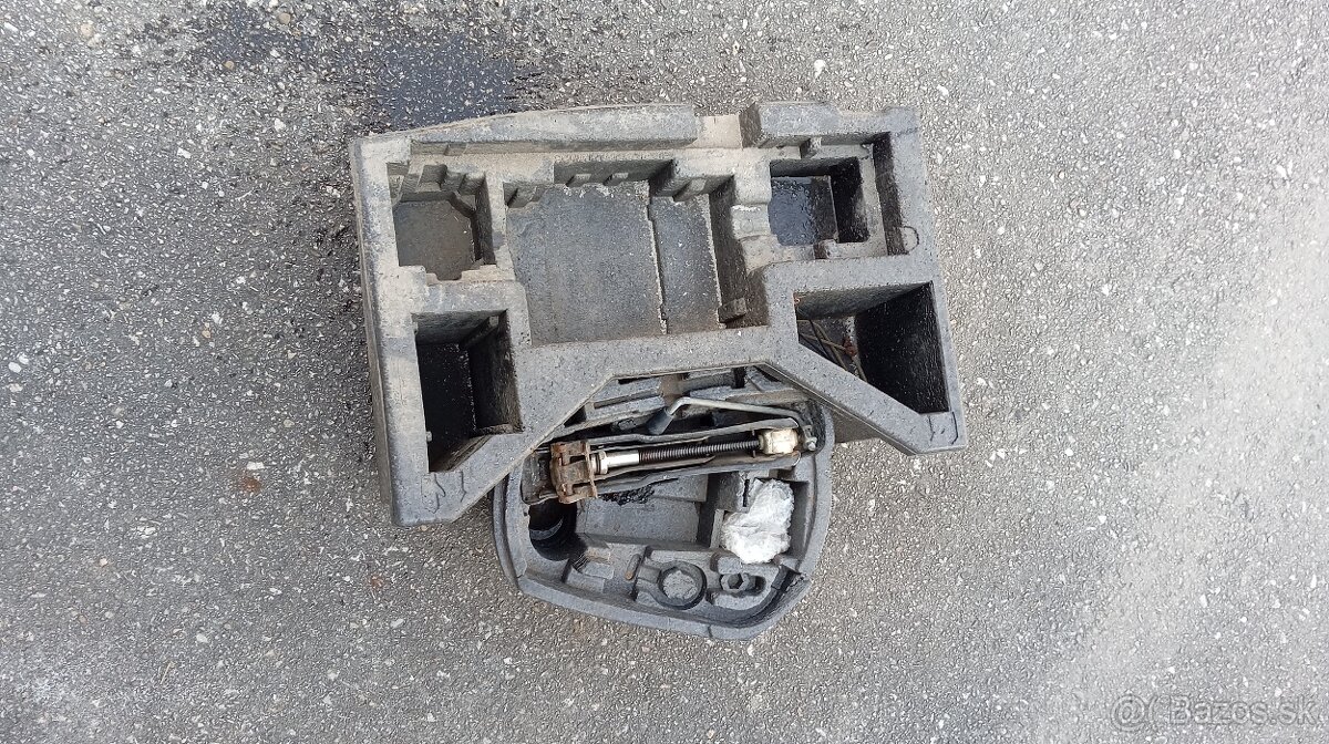 Rezerva + dvihak + vlozka do kufra - 3