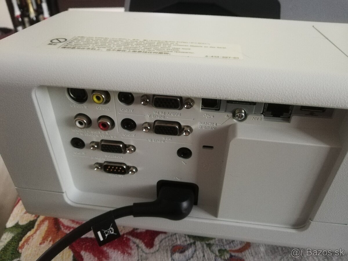 Projektor do kancelárie Sony VPL - SW630 + ovládač - 3