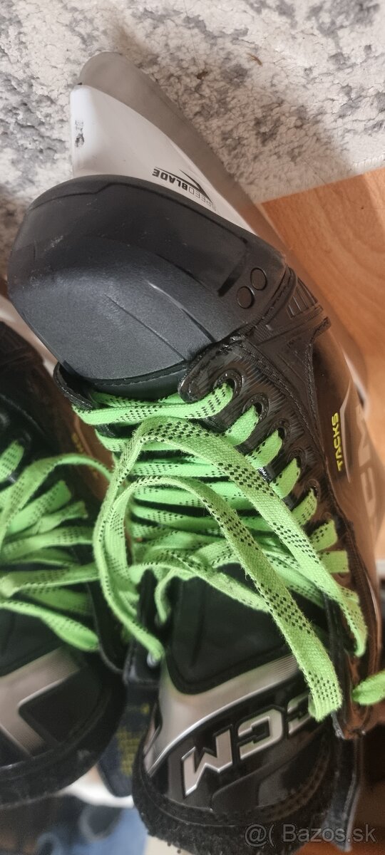 Predám len odskúšané korčule CCM XF80 Senior Regular - 3