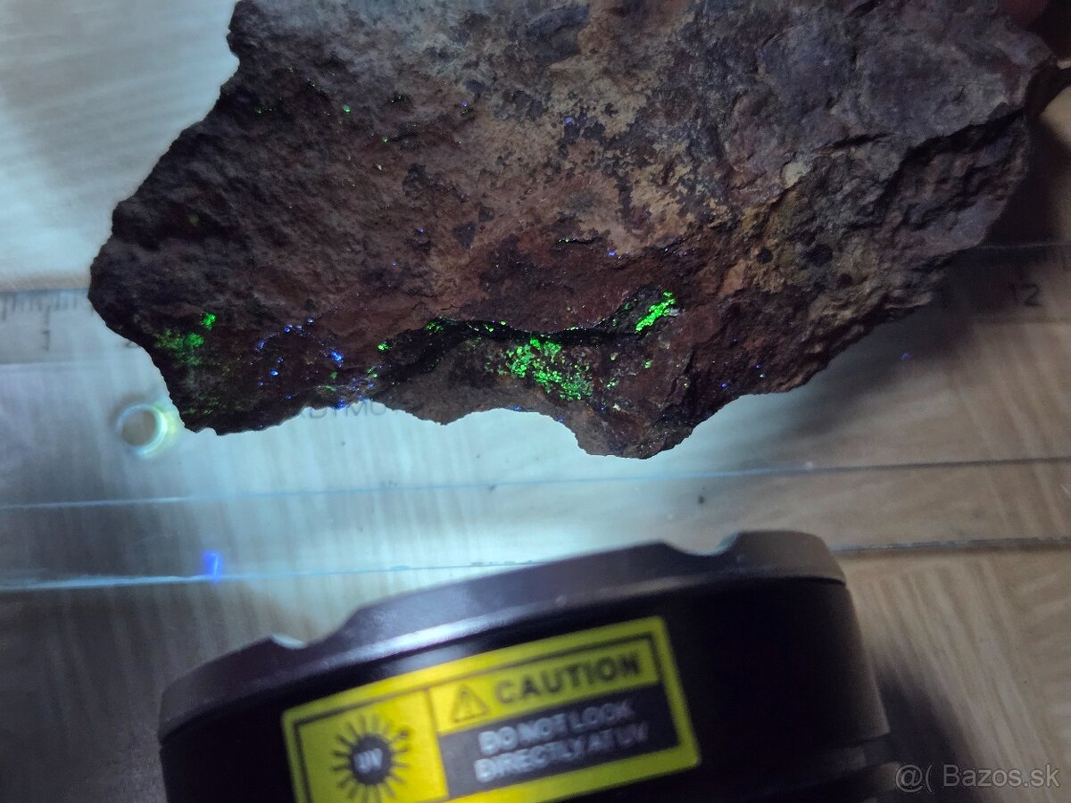 Uránový minerál #26 - UV aktívny (Muráň, SR) - 3