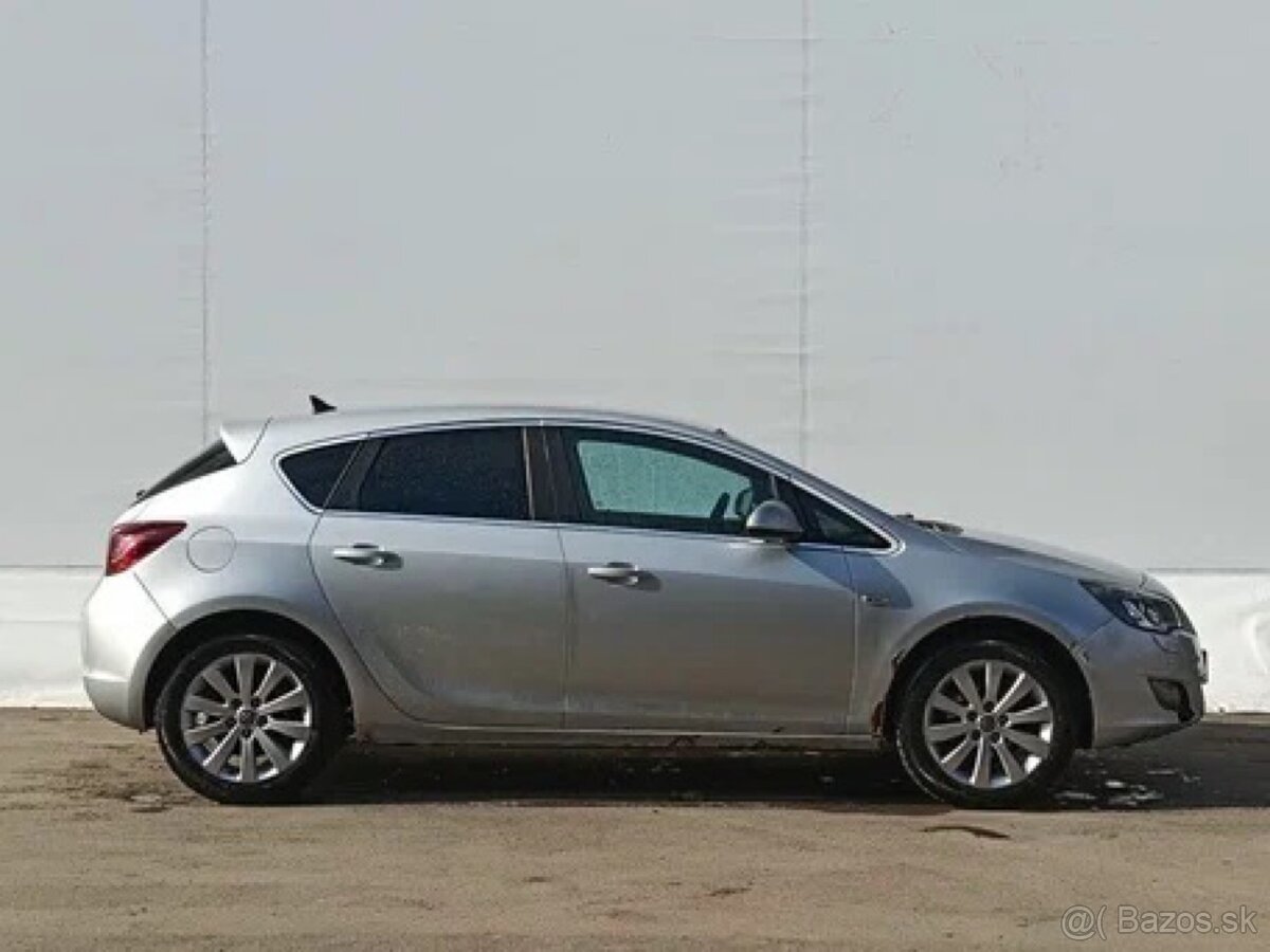 Opel Astra J 1.6 85kw Benzín + LPG - 3