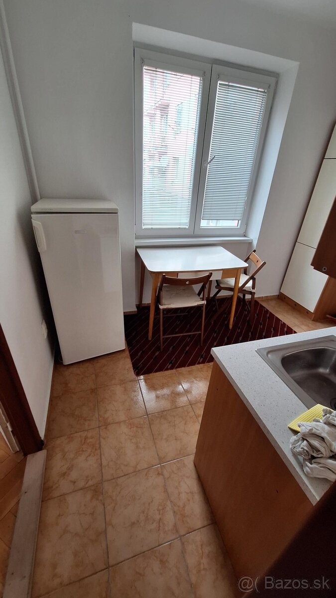 Prenajmem 2-izbový byt v centre Topoľčian - 3