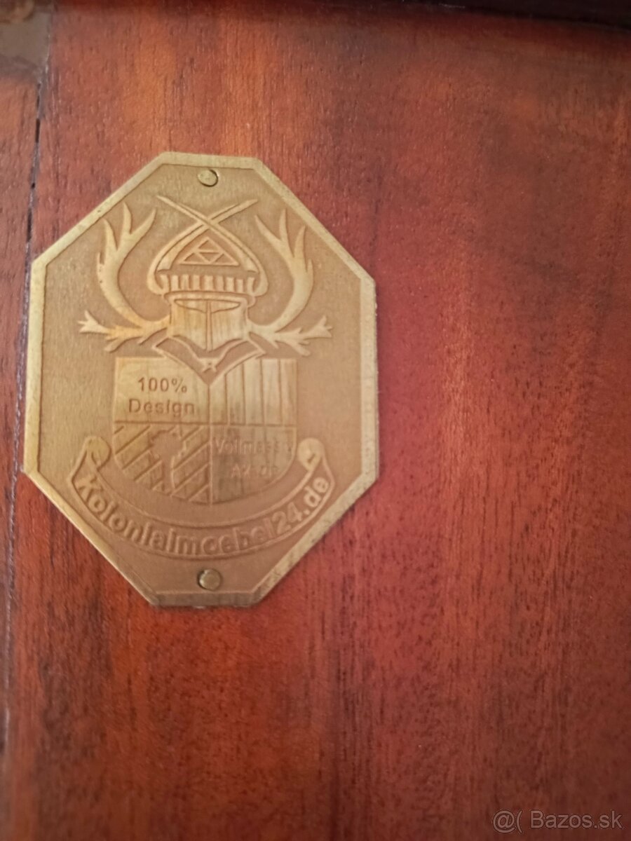 Akáciová knižnica z masivu - 3