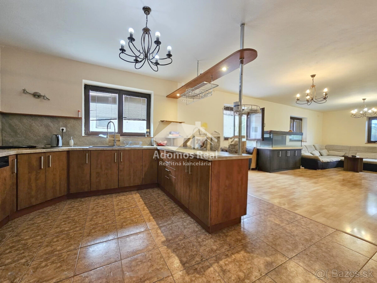 7-IZBOVÝ RODINNÝ DOM S BAZÉNOM - SEČOVSKÁ POLIANKA - 3